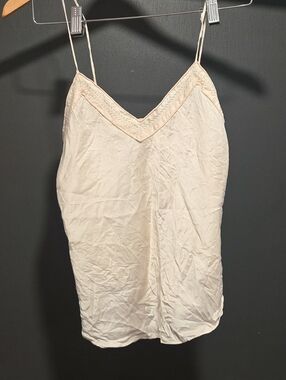 Victoria's Secret cream 100% silk camisole lingerie tank top w neckline pattern